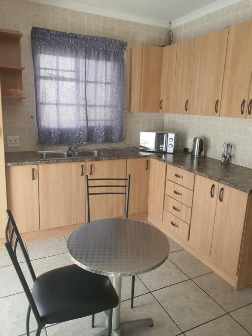 Funky Dot Sleeping Spot Apartment Кемптън Парк Екстериор снимка