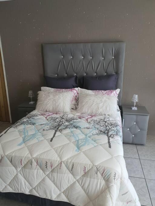 Funky Dot Sleeping Spot Apartment Кемптън Парк Екстериор снимка